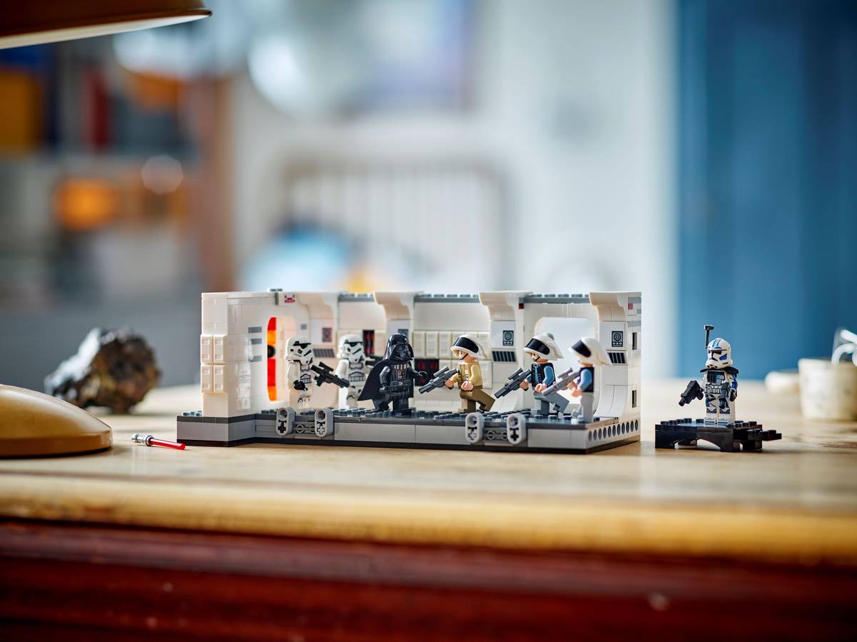 LEGO Star Wars Boarding the Tantive IV #75387